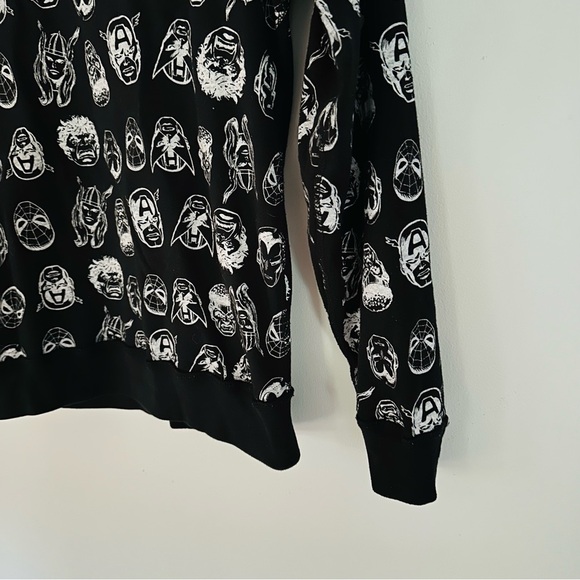 Unisex Reversible Marvel Comics Long Sleeve Tee - Picture 4 of 10